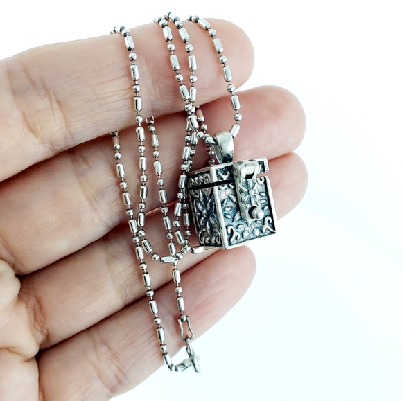 Sterling silver necklace treasure box pendant - Picture 13 of 16